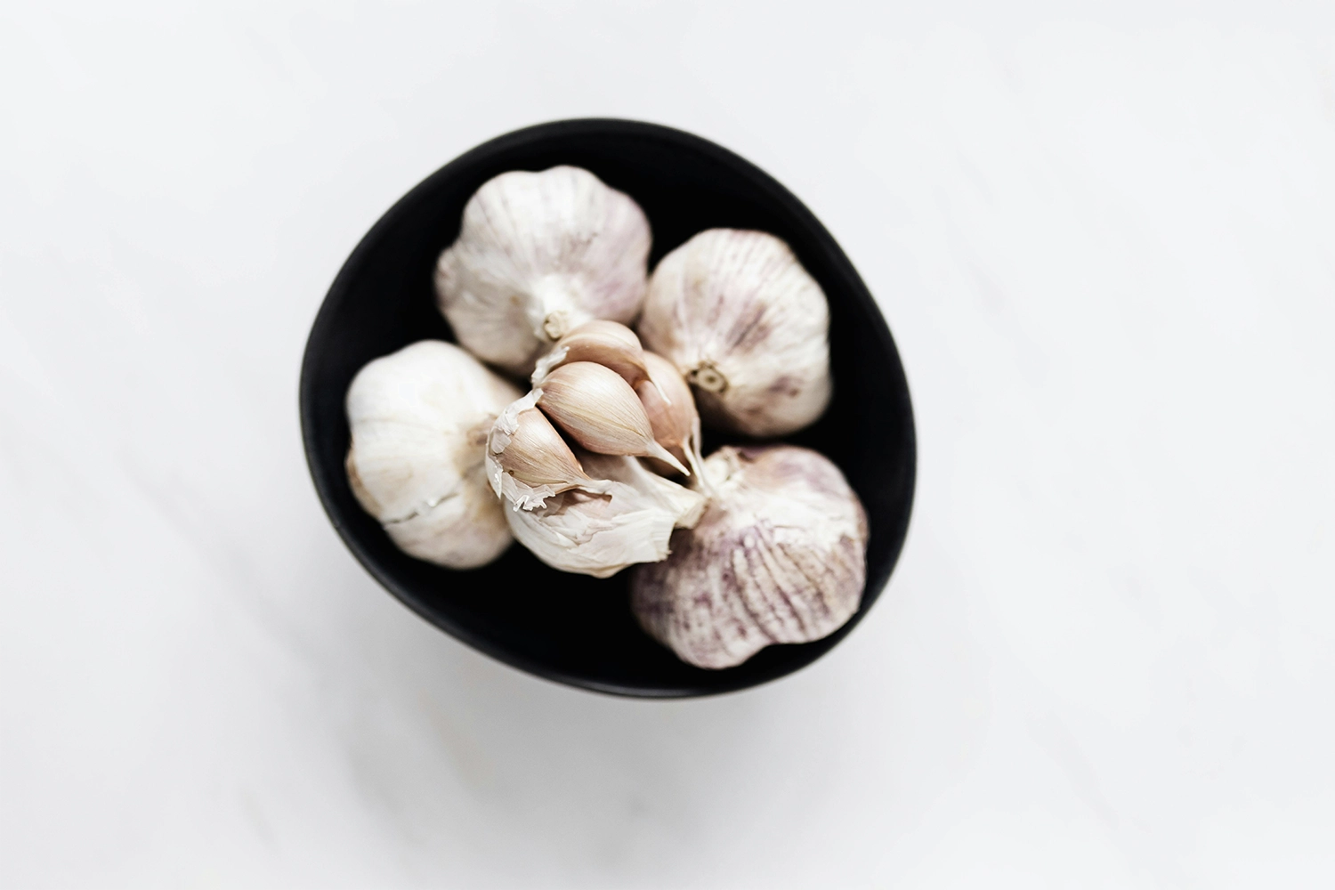 garlic in a bowl